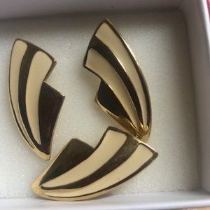 Women's Shiny Gold Tone & Beige Enamel Earings